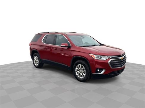 Certified 2021 Chevrolet Traverse LT image 2