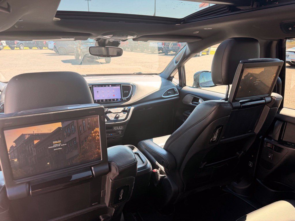 Used 2021 Chrysler Pacifica Touring-L w/ Uconnect Theater Family Group AWD/4WD image 24