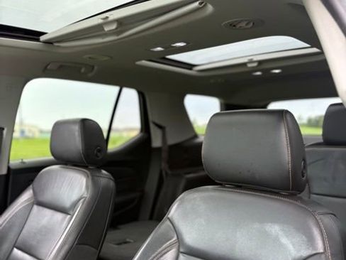 Used 2019 Chevrolet Traverse LT w/ LT Premium Package FWD image 11