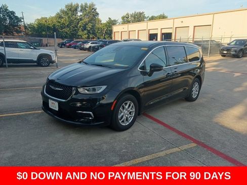 Used 2025 Chrysler Pacifica Select FWD image 1
