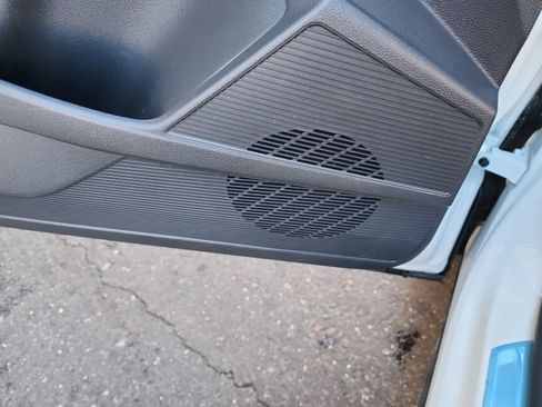 Certified 2025 Volkswagen Taos SE w/ Black Wheel Package image 27