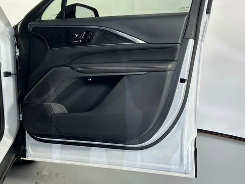 Used 2024 Cadillac Lyriq Luxury w/ LPO, Floor Liner Package AWD/4WD image 9