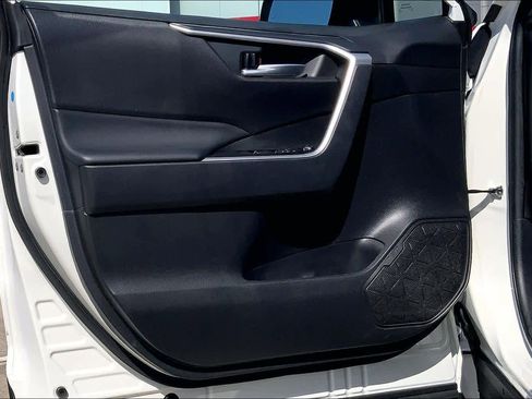 Used 2025 Toyota RAV4 XLE image 21