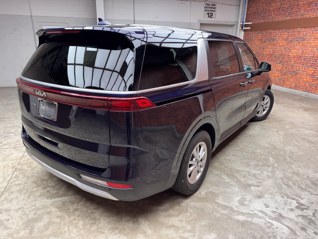 Used 2024 Kia Carnival LX FWD image 5