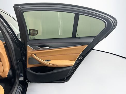 Used 2023 BMW 530i w/ Premium Package image 33