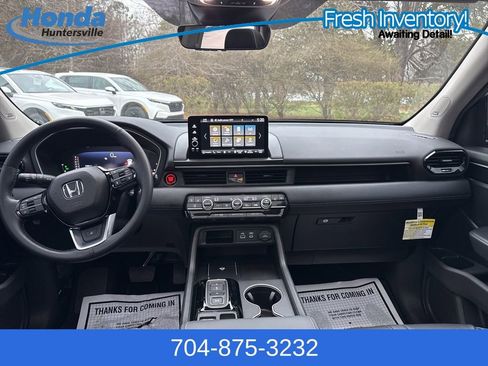 Used 2025 Honda Pilot Elite image 59