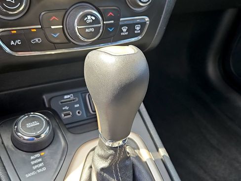 Used 2014 Jeep Cherokee Limited AWD/4WD image 15