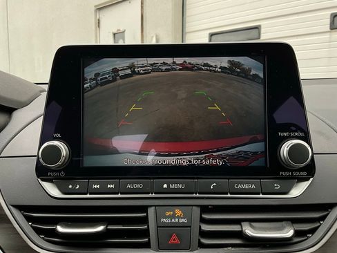 Used 2025 Nissan Altima 2.5 SV image 30