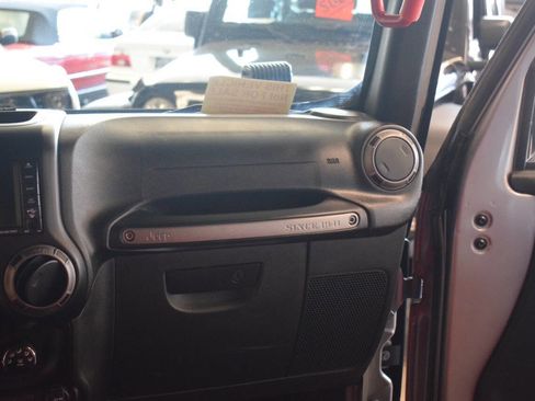 Used 2018 Jeep Wrangler Unlimited Sport S image 50