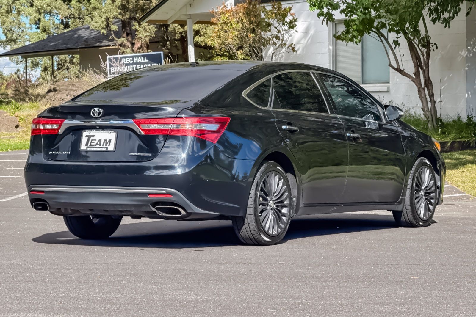 Used 2016 Toyota Avalon Touring FWD image 4