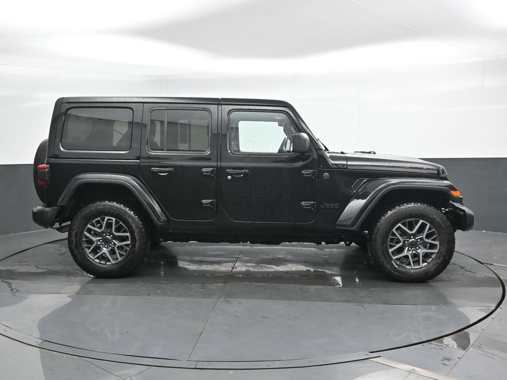 Used 2025 Jeep Wrangler Unlimited Sahara AWD/4WD image 5