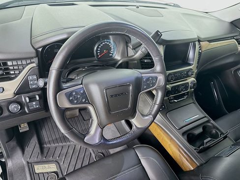 Used 2020 GMC Yukon Denali w/ Denali Ultimate Package image 9
