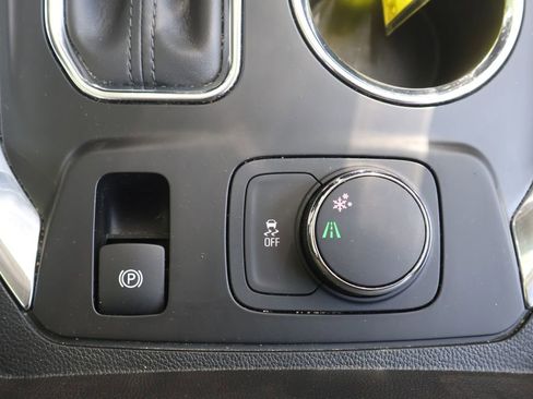 Used 2018 Chevrolet Traverse LS FWD image 20