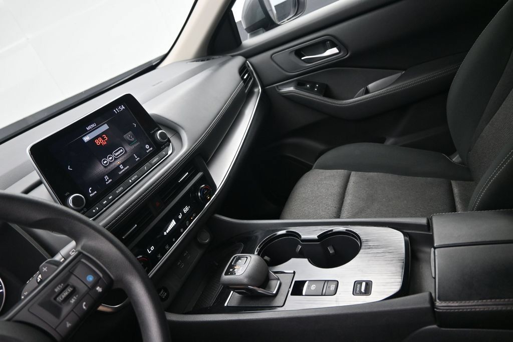 Used 2024 Nissan Rogue SV FWD image 19