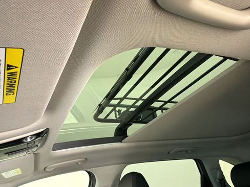 Used 2025 Kia Sorento S w/ Panoramic Sunroof Package FWD image 16