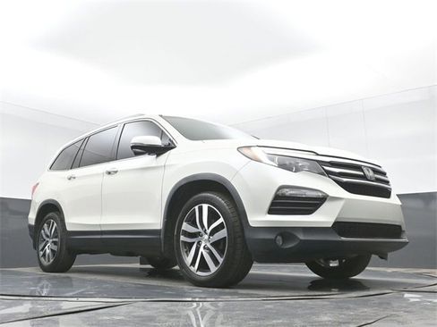 Used 2017 Honda Pilot Touring image 44