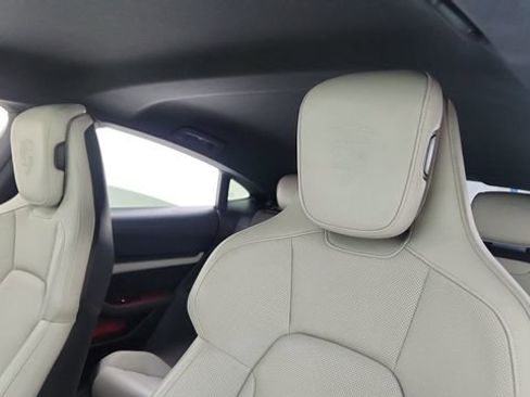 Used 2022 Porsche Taycan image 32