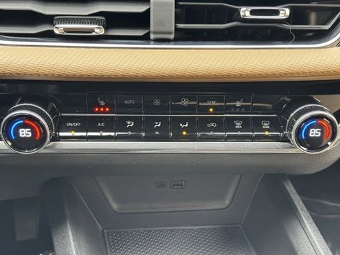 Used 2025 Chevrolet Equinox ACTIV image 11