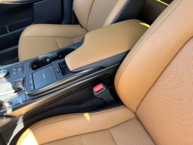 Used 2025 Lexus IS 350 F Sport w/ Navigation Package AWD/4WD image 19