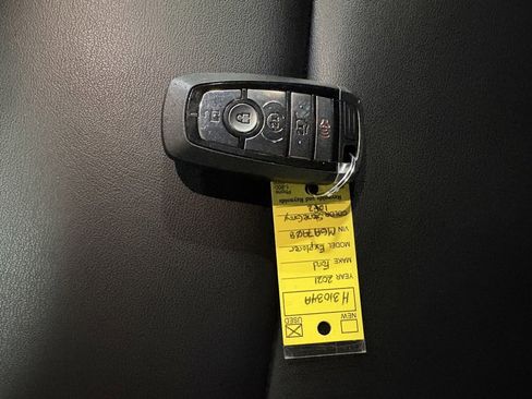 Used 2021 Ford Explorer XLT w/ Equipment Group 202A image 11