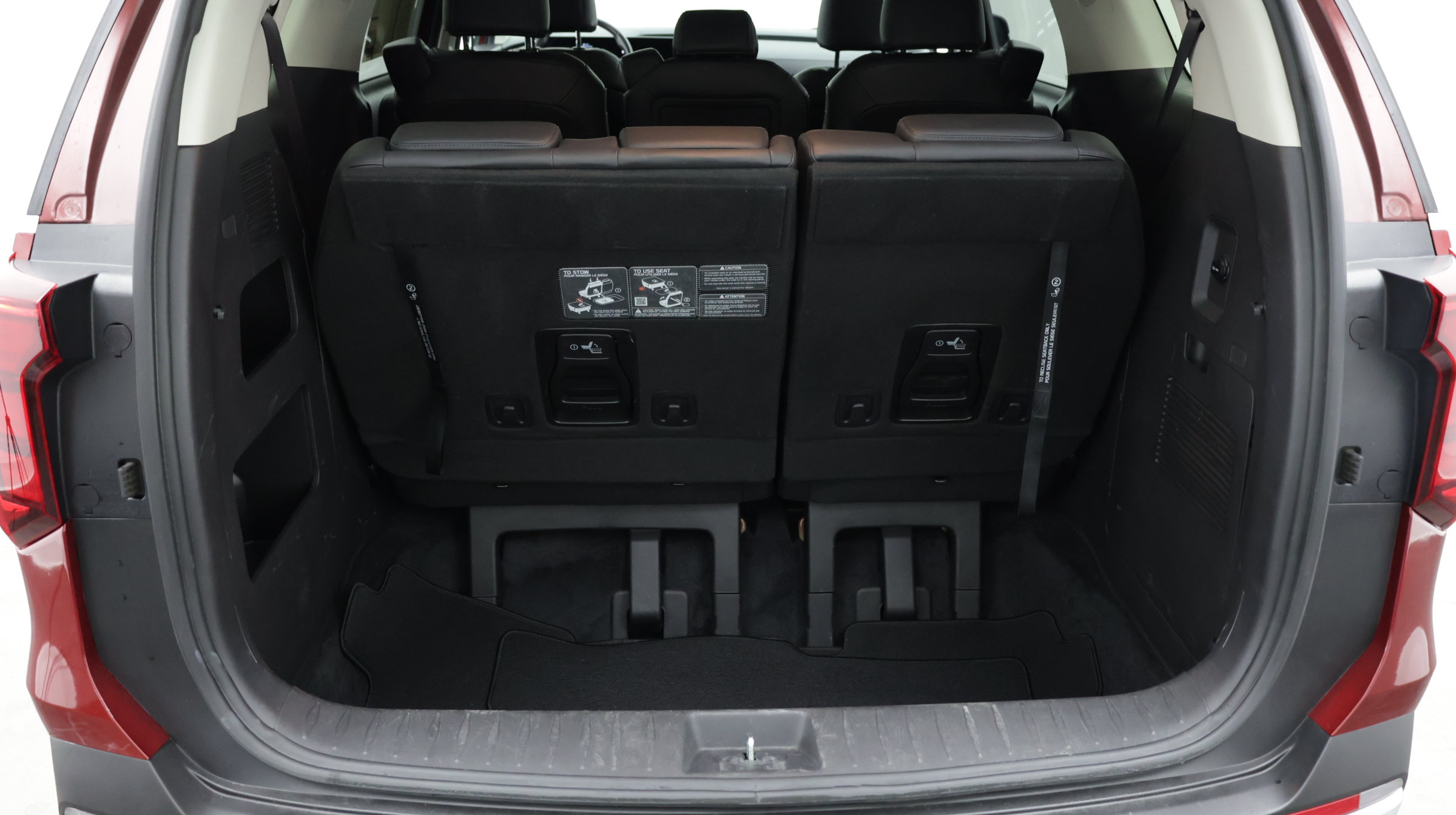 Used 2025 Kia Carnival FWD image 34