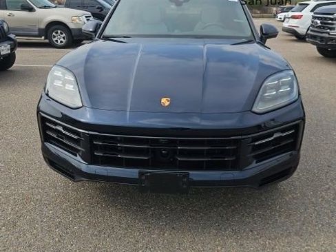 Used 2024 Porsche Cayenne Coupe image 2