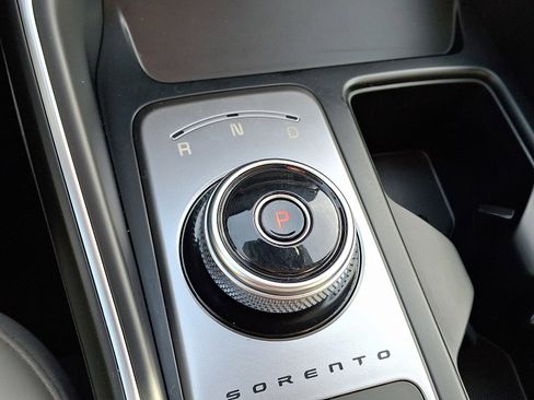 Used 2023 Kia Sorento EX image 13