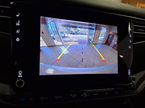 Used 2024 Jeep Wagoneer 2WD image 27