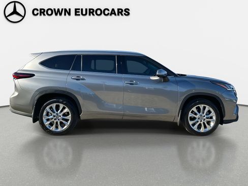 Used 2025 Toyota Highlander Limited image 4