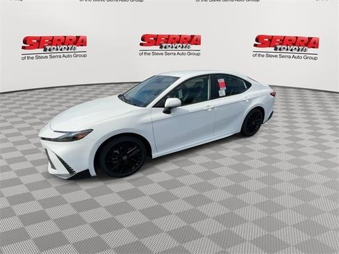 Used 2026 Toyota Camry SE image 5