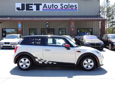 Used 2016 MINI Cooper 2-Door Hardtop image 8