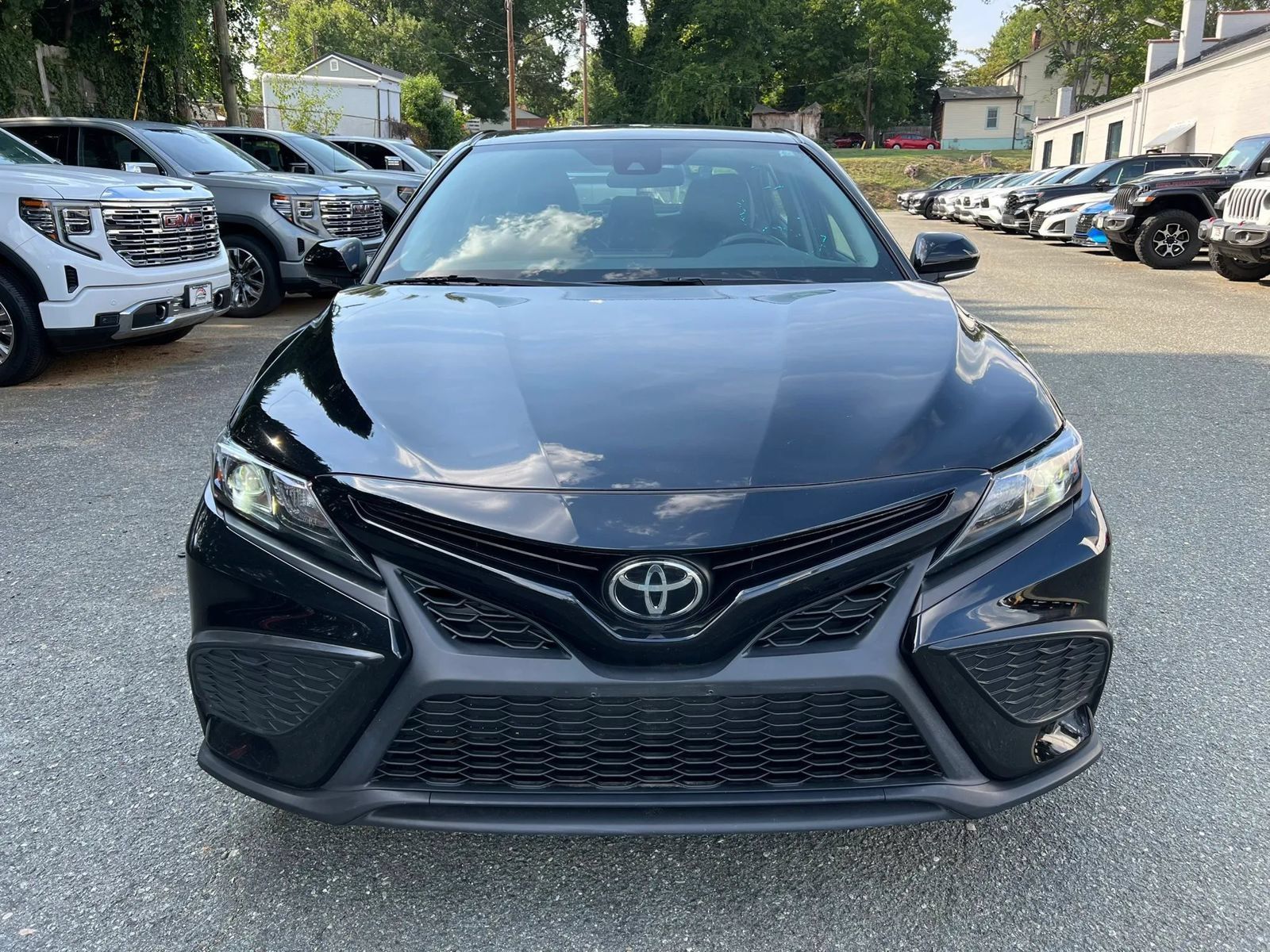 Used 2024 Toyota Camry SE FWD image 2