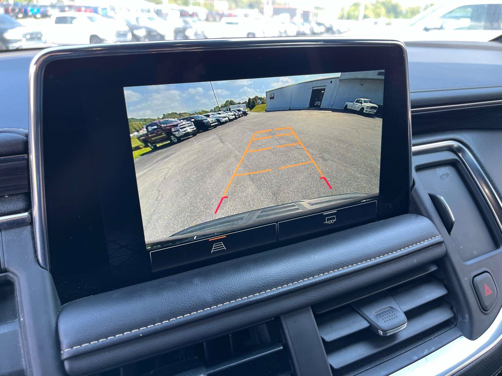 Used 2023 GMC Yukon SLT AWD/4WD image 38