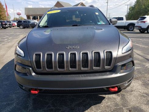 Used 2018 Jeep Cherokee Trailhawk image 2