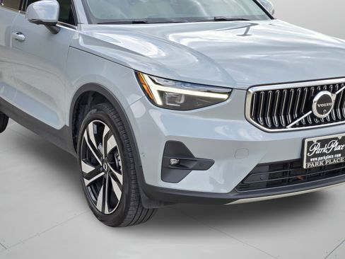Used 2024 Volvo XC40 B5 Plus w/ Protection Package Premier AWD/4WD image 32