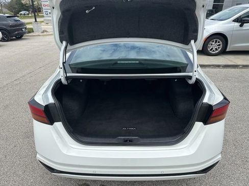 Used 2025 Nissan Altima 2.5 SV FWD image 10