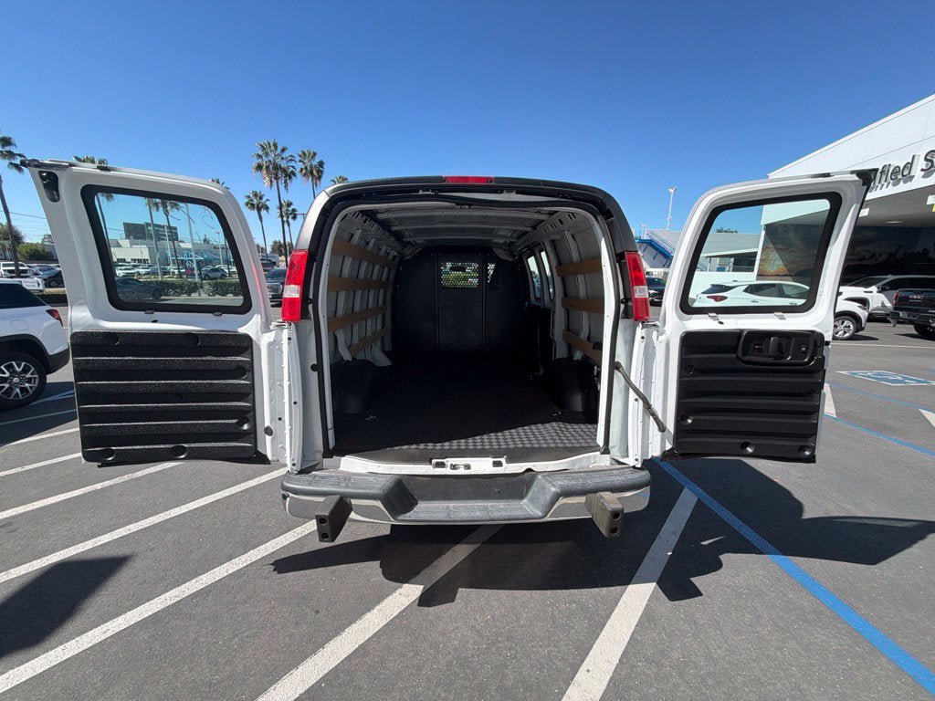 Used 2025 GMC Savana 2500 w/ Driver Convenience Package RWD image 16
