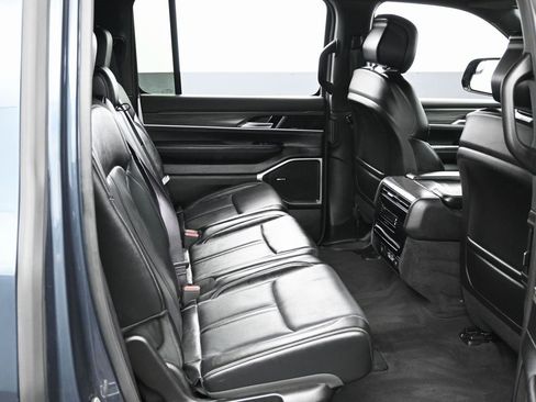 Used 2024 Jeep Wagoneer Series II w/ Flexible Seating Group image 33