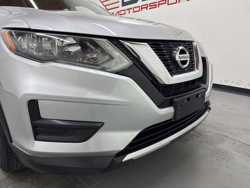 Used 2017 Nissan Rogue SV w/ SV Family Package image 2