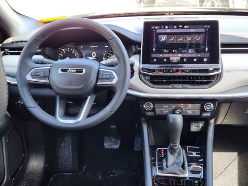 Used 2024 Jeep Compass Limited image 31