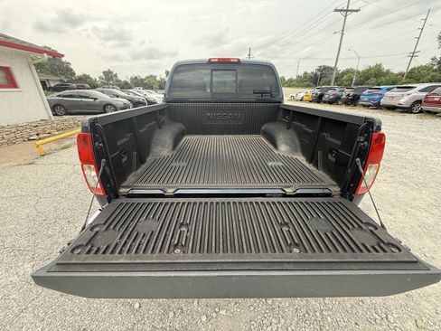 Used 2015 Nissan Frontier SV AWD/4WD image 11