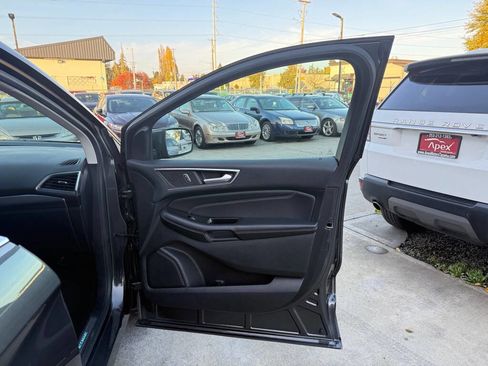 Used 2015 Ford Edge Titanium image 19