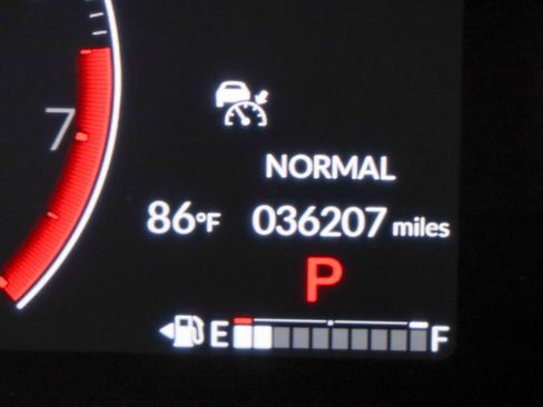 Used 2023 Honda Pilot Touring image 16