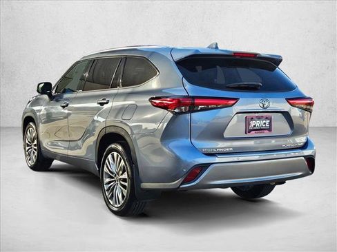 Used 2023 Toyota Highlander Platinum AWD/4WD image 7