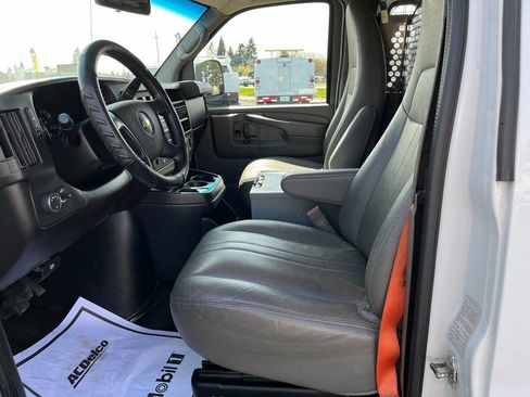 Used 2015 Chevrolet Express 2500 image 10