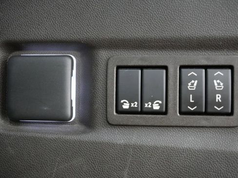 Used 2021 GMC Yukon SLT w/ SLT Premium Package AWD/4WD image 31