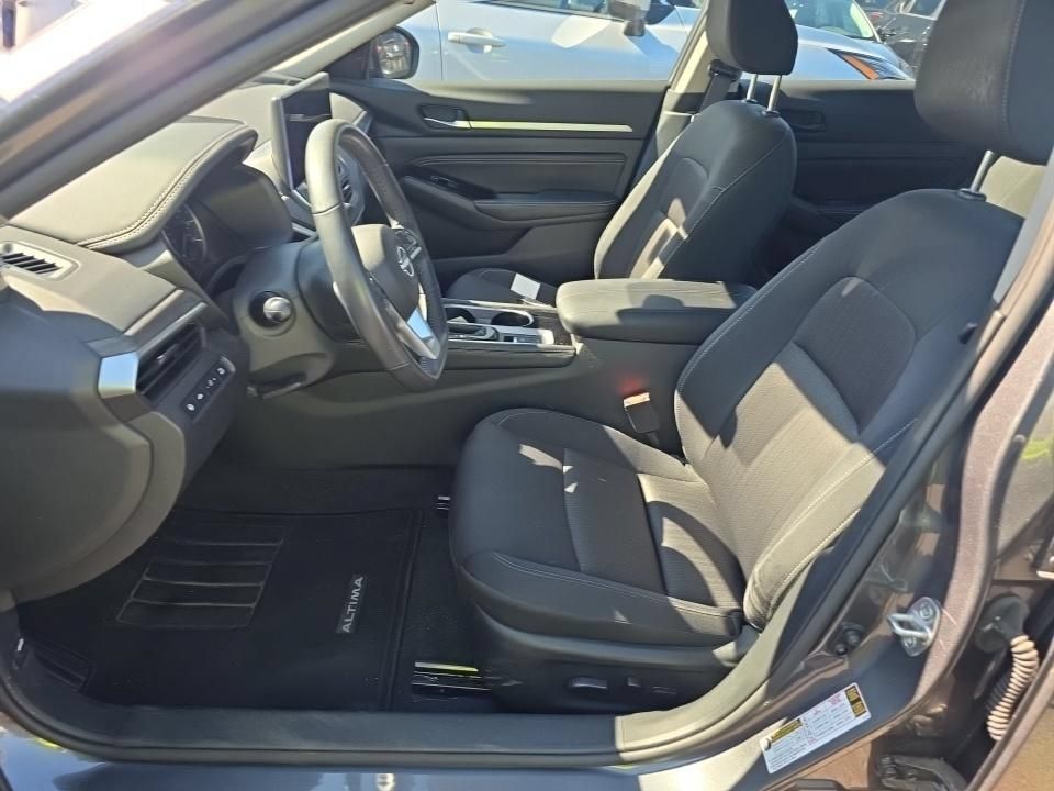 Certified 2023 Nissan Altima 2.5 SV w/ SV Premium Package AWD/4WD image 3