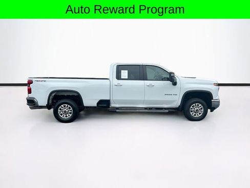 Used 2025 Chevrolet Silverado 2500 LT w/ Convenience Package AWD/4WD image 9