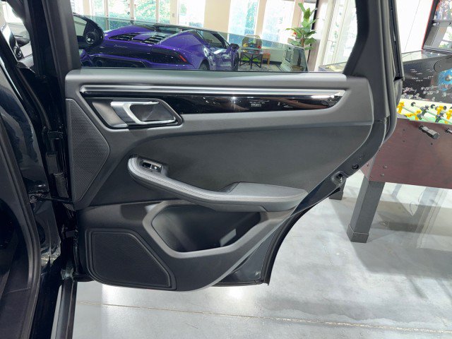 Used 2018 Porsche Macan AWD/4WD image 47