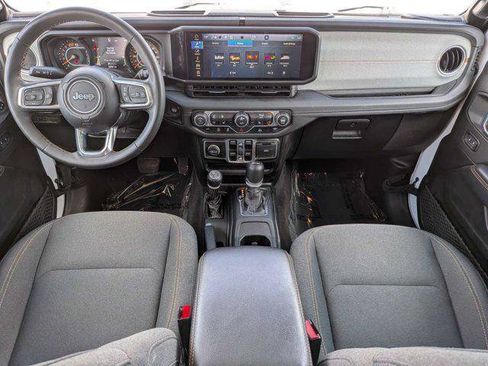 Certified 2025 Jeep Wrangler Unlimited Sahara AWD/4WD image 14